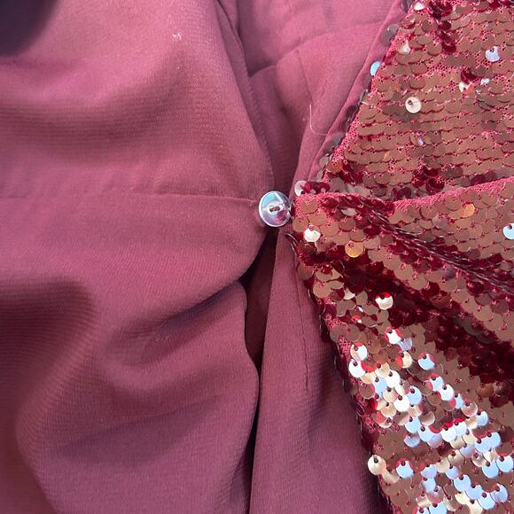 Adelyn Rae Burgundy Sequin Cocktail Dress Size M Holiday Party Asymmetrical Mini - Picture 6 of 8